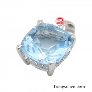 Đeo chiếc mặt dây này bạn sẽ cảm nhận được sự tự tin và cuốn hút, đồng thời mang theo bên mình những năng lượng tích cực mà đá topaz mang lại. 