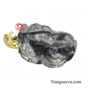 Còn thạch anh tóc đen lại có khả năng hấp thụ năng lượng tiêu cực, mang đến sự bình an và cân bằng cho tâm hồn.