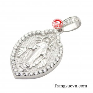 Từ nét mặt hiền từ, đôi mắt tràn đầy yêu thương đến từng đường cong của áo choàng, tất cả đều được thể hiện một cách tinh tế và sinh động.