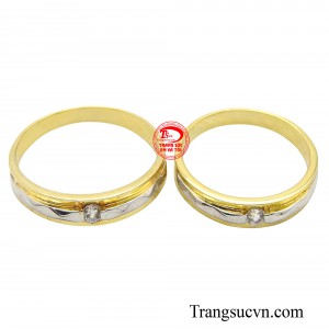 Điểm nhấn của chiếc nhẫn là viên đá chủ cz sáng lấp lánh mang đến vẻ đẹp sang trọng mà còn tượng trưng cho sự rạng rỡ và hạnh phúc trong cuộc sống hôn nhân.