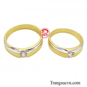 Cặp nhẫn ghi dấu lại câu chuyện trong hành trình hạnh phúc, những khoảnh khắc đáng nhớ của hai người, giúp cho tình cảm của hai bạn được thăng hoa và tạo nên nét đồng điệu trong tâm hồn.