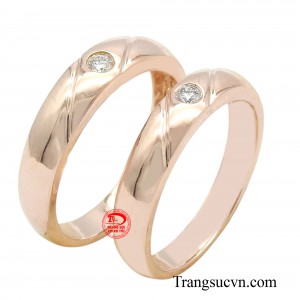 Cặp nhẫn cưới không vàng hồng 14K không chỉ là một món trang sức, mà còn là lời hứa về một tình yêu bền vững và hạnh phúc.