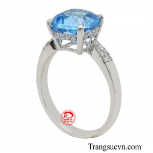 Nhẫn nữ Topaz được chế tác trên chất liệu vàng 14K mang lại độ bền đẹp và sáng bóng tôn lên vẻ đẹp của viên đá mang đến vẻ đẹp sang trọng và đẳng cấp.