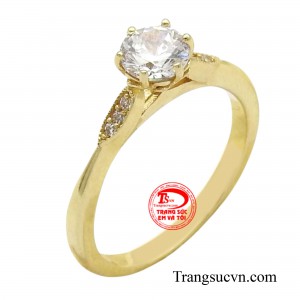 Chiếc nhẫn được chế tác trên chất liệu vàng 10k với sắc vàng tươi sáng tạo nên vẻ đẹp sang trọng và đẳng cấp.