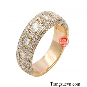 Nhẫn nữ vàng hồng gắn đá là sự kết hợp giữa ánh vàng hồng 18k và những viên đá moisanit tạo nên sự sang trọng và hiện đại.