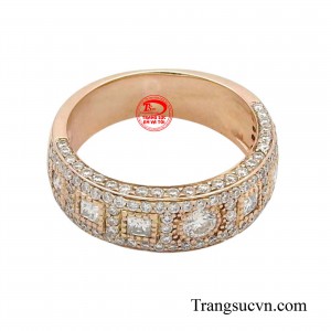 Một bộ đồ sang trọng và đẳng cấp thì không thể thiếu chiếc nhẫn này trong các phụ kiện của bạn.
