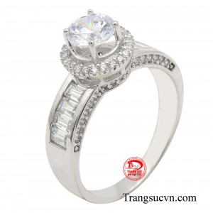 Chỉ với một chiếc nhẫn đơn giản, bất kì cô gái nào cũng có thể ghi dấu ấn phong cách thời thượng trong những cuộc gặp gỡ.