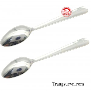 Hơn nữa, thìa bạc còn có tác dụng làm dịu nướu khi bé đang trong giai đoạn mọc răng, mang lại cảm giác thoải mái cho bé.