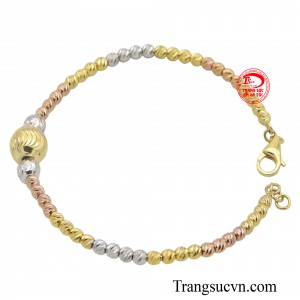 Với thiết kế đơn giản nhưng không kém phần tinh tế giúp chiếc vòng trở nên dễ dàng phối đồ và phù hợp với nhiều dịp khác nhau. 