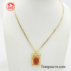 Bộ dây chuyền nam gắn đá là sự kết hợp hài hòa giữa vàng 18K và viên đá nhân tạo đã tạo nên một bộ sản phẩm hoàn hảo.