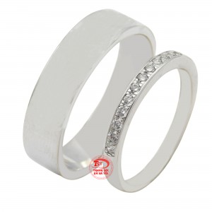 Từ kiểu dáng trẻ trung, cá tính cho tới mẫu nhẫn nhẹ nhàng, thanh lịch đều dễ dàng đốn tim các chàng trai, cô gái. 