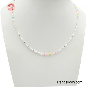 Dây chuyền bi bạc cho bé với thiết kế đơn giản nhưng không kém phần tinh tế là một món quà vô cùng ý nghĩa dành cho bé yêu.