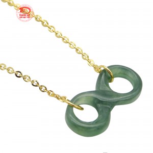 Chiếc dây chuyền ôm trọn vòng cổ mang lại cảm giác thoải mái, dễ chiụ khi đeo.