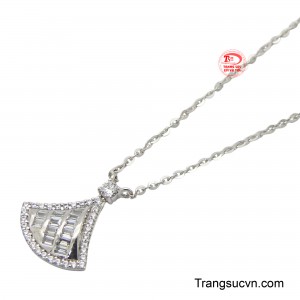 Hãy đến với Trang Sức Em và Tôi để lựa chọn cho mình những mẫu dây chuyền phù hợp với phog cách riêng của mình các bạn nhé!