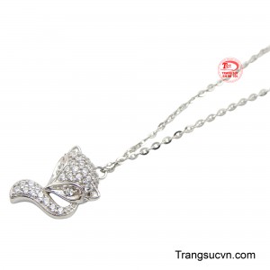 Chính vì vậy khi đeo chiếc dây chuyền này, bạn như được bảo vệ bởi một linh vật quyền lực, giúp bạn thu hút những điều tốt đẹp đến với mình.