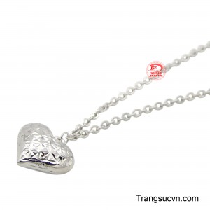 Nó không chỉ là một món trang sức đẹp mà còn mang ý nghĩa sâu sắc về tình yêu và sự trân trọng.