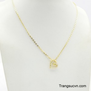 Với kiểu dây dạng chữ O mảnh mai, nhẹ nhàng ôm sát cổ, tạo cảm giác thoải mái khi đeo.