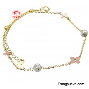 Bước đi mạnh mẽ, tự tin và lấp lánh, để mọi người chứng kiến vẻ đẹp và quyền lực của chính bạn.