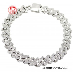 Lắc nam vàng trắng 10K đã góp phần không nhỏ giúp các anh thêm tự tin và thành công trên con đường sự nghiệp.