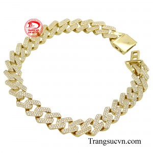 Chiếc lắc được sử dụng móc khóa bấm chắc chắn dễ dàng điều chỉnh khi đeo hoặc tháo.