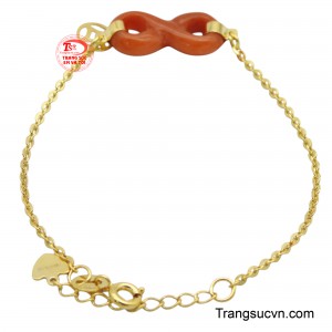 Chính vì vậy sở hữu chiếc lắc tay này không chỉ là món đồ trang sức đẹp mắt mà còn giúp người đeo gặp nhiều may mắn và công việc được hanh thông.