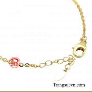 Với một bộ đồ đơn giản trên người cùng với chiếc lắc tay này giúp các nàng thêm tự tin hơn giũa những người xung quanh.