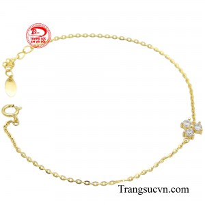 Lắc tay nữ vàng 10K yêu kiều với thiết kế thanh lịch, nhẹ nhàng phù hợp với mọi phong cách thời trang, từ trẻ trung, năng động đến thanh lịch, quý phái.