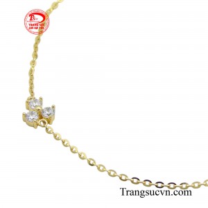 Nếu một cô nàng yêu thích sự nhẹ nhàng nhưng vẫn toát lên vẻ đẹp, thu hút mọi ánh nhìn từ những người xung quanh thì chiếc lắc tay này chính là sự lựa chon hoàn hảo.