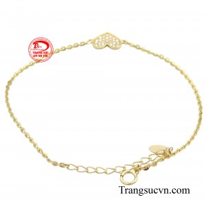 Lắc tay trái tim dễ thương là mẫu trang sức đang được các cô nàng yêu thích hiện nay.