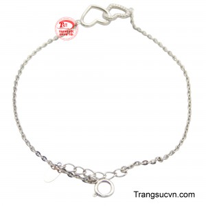 Chiếc lắc giúp bạn có thể kết hợp với bất kỳ trang phục nào để tô điểm thêm cho vẻ đẹp của bản thân.