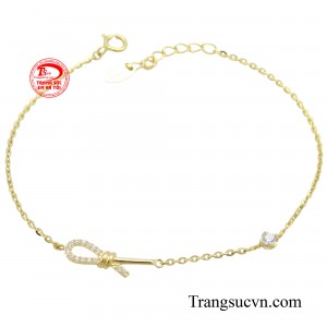 Lắc tay vàng nữ 10K là một sự kết hợp hoàn hảo giữa nét truyền thống của vàng và sự tinh tế, hiện đại trong thiết kế. 