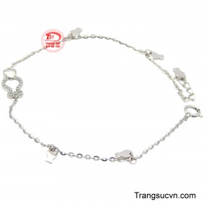 Một chiếc lắc tay nữ đẹp sẽ nhẹ nhàng ôm lấy cổ tay người đeo vừa không gây vướng víu vừa mang đến sự thoải mái cho bạn.