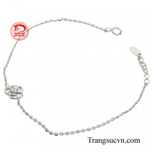 Dây chữ O mềm mại, ôm trọn cổ tay, mang đến cảm giác thoải mái và dễ chịu cho người đeo.