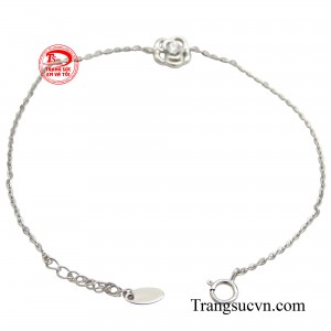 Chiếc lắc tay này phù hợp với nhiều phong cách thời trang khác nhau, từ thanh lịch đến trẻ trung, năng động.