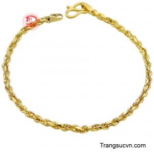 Lắc vàng trẻ em đáng yêu được coi là một món quà đáng trân trọng, tượng trưng cho tình yêu và sự quan tâm của gia đình đối với trẻ em.