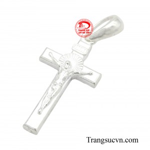 Người đeo mặt thánh giá bạc không chỉ để ngăn gió mà còn nhắc nhở chúng ta về tình yêu thương của Chúa Giêsu mang lại.