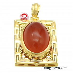 Chiếc mặt dây giúp các anh tôn lên vẻ đẹp và phong cách lịch lãm của mình.