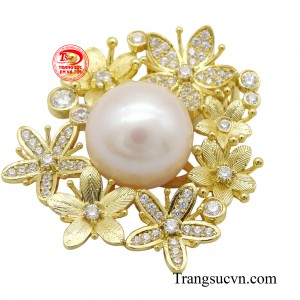 Không chỉ mang đến vẻ đẹp cao quý, sang trọng mà còn đem lại may mắn, niềm vui và hạnh phúc cho người đeo.