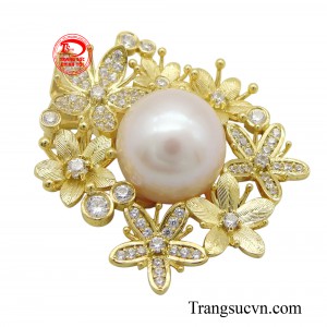 Với chất liệu vàng 18k kết hợp cùng ngọc trai sáng bóng chắc chắn sẽ khiến bạn hài lòng về chất lượng sản phẩm.