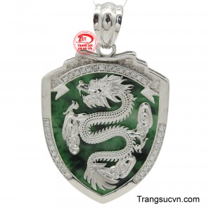 Mặt rồng nam vàng trắng ngọc cẩm thạch là sự kết hợp giữa rồng mà ngọc cẩm thạch tạo nên một vật phẩm phong thủy mạnh mẽ giúp người đeo gặp nhiều thành công trong cuộc sống. 