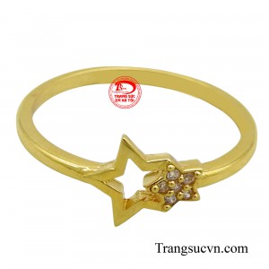 Chiếc nhẫn này không chỉ phù hợp với những dịp trang trọng mà còn là phụ kiện hàng ngày, giúp bạn tự tin thể hiện phong cách riêng.