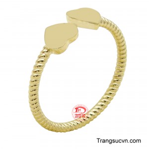Nhẫn vàng thời trang được chế tác tinh xảo trên từng đường nét của sản phẩm cùng sự kết hợp hài hòa từng chi tiết, kiểu dáng, mang đến phong cách độc đáo và đẳng cấp cho phái đẹp. 