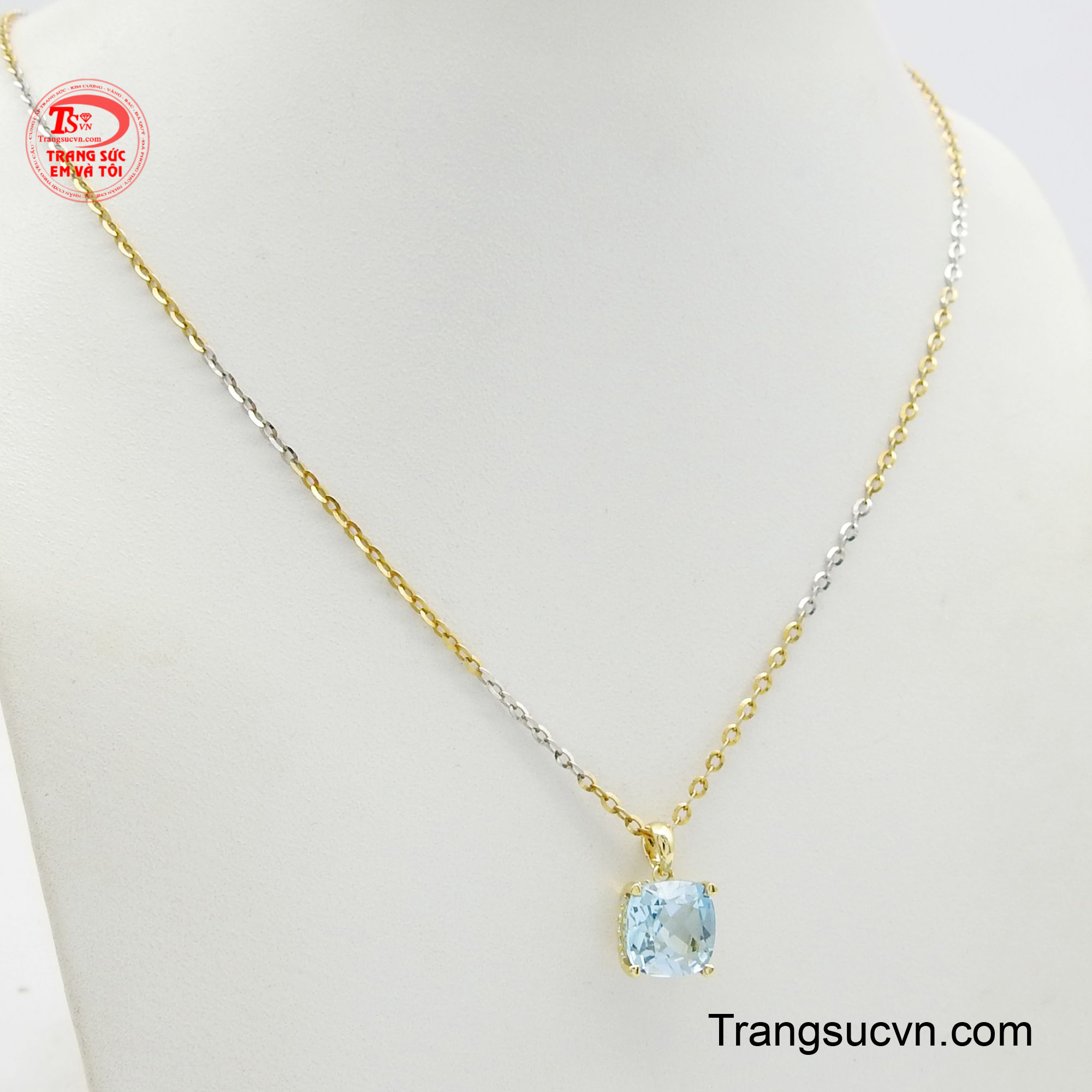 Sắc xanh ấy tựa như ánh sáng dẫn đường, tiếp thêm sức mạnh và lý trí để nàng thêm can đảm tiến về phía trước.