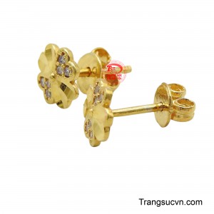 Cặp đôi hoa tai cỏ bốn lá là một món quà ý nghĩa và độc đáo dành tặng người yêu, người bạn đời, người thân yêu hoặc bạn bè.