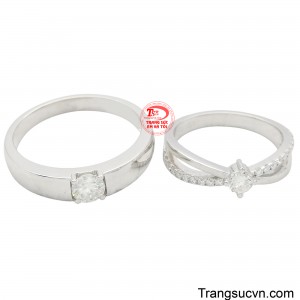 Vàng trắng 14K mang đến vẻ đẹp sáng bóng, thuần khiết tượng trưng cho tình yêu trong sáng của tình yêu đôi lứa.