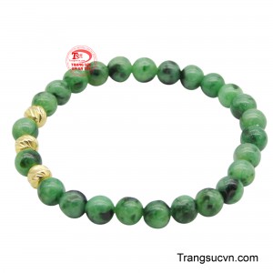 Đeo chuỗi tay cẩm thạch tượng trưng cho sự may mắn, bình an và sức khỏe dồi dào.