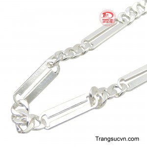 Độ bền bỉ, giá thành hợp lý, lựa chọn lý tưởng cho phái mạnh hiện đại.