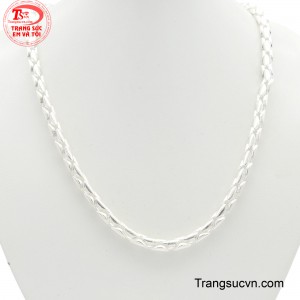 Chất liệu bạc cao cấp, dây chuyền nam bền đẹp theo thời gian, giữ trọn vẹn vẻ đẹp nam tính.