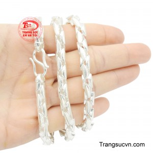 Dây chuyền bạc nam, món quà ý nghĩa, gửi trao sự trân trọng, yêu mến đến người đàn ông bạn quý.