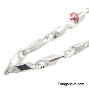Từng đường nét tỉ mỉ, thể hiện gu thẩm mỹ tinh tế của người đeo.